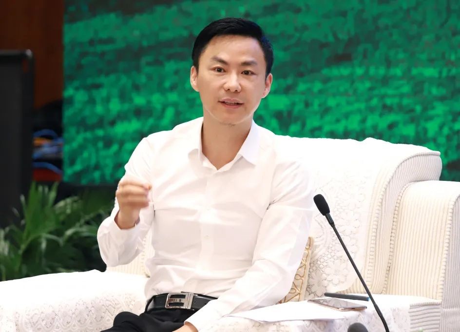 副市长乔允利,市政府秘书长张仲东,市区域经济合作局局长陈利音参加